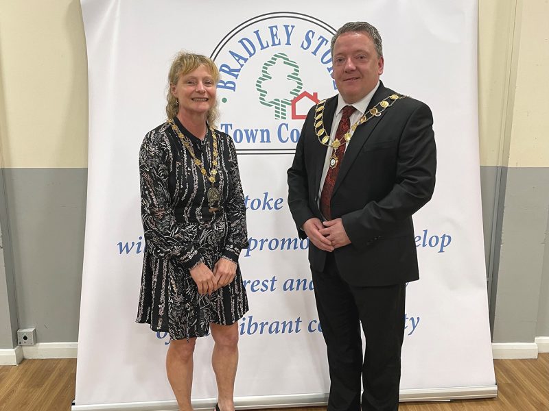 New Mayor & Deputy Mayor - Councillors Natalie Field and Dayley Lawrence are elected